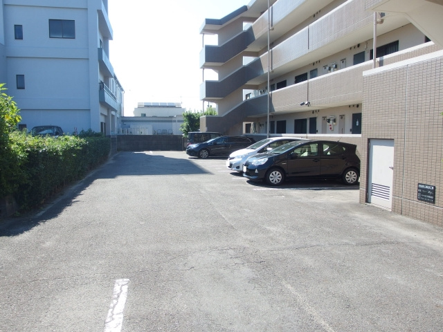 リヴェールＦＵＪＩの駐車場