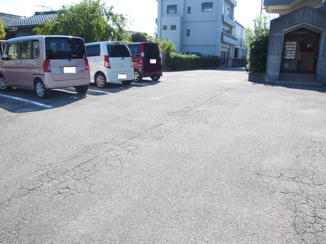 リヴェールＦＵＪＩの駐車場