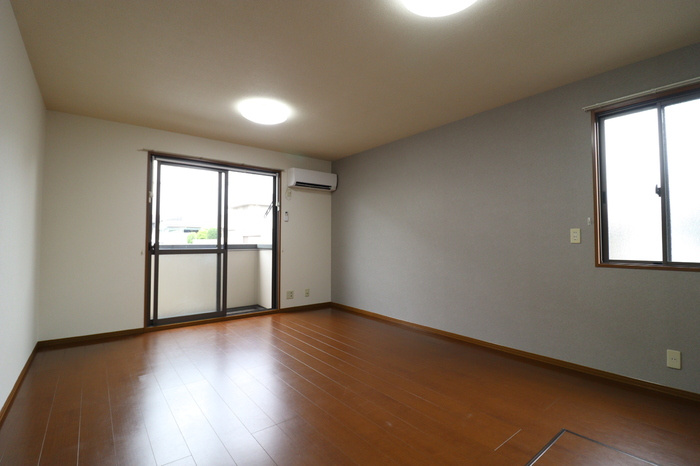 ひまわりハイツ　A棟の居間・リビング