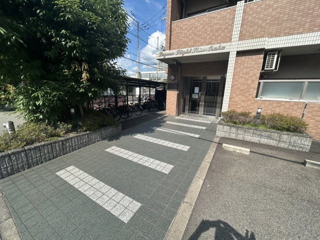 ラグーンフライト新大阪のエントランス