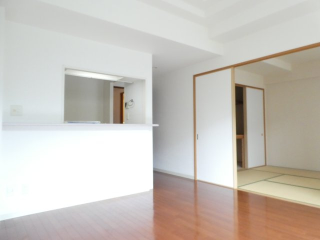 エスリード宝塚の居間・リビング