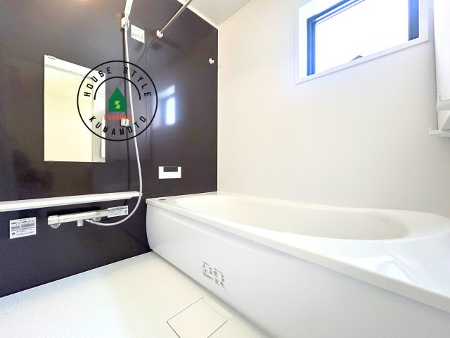 熊本県菊池市泗水町永第1₋2棟(1号棟)の内観：施工例|1日の疲れを癒してくれる広々バスルーム。雨の日のお洗濯にも大活躍な浴室乾燥機付です！