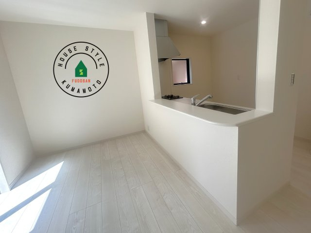 熊本県菊池市泗水町永第1₋2棟(1号棟)の内観：施工例|キッチンから立ち込める香りが今日の料理を期待させます。