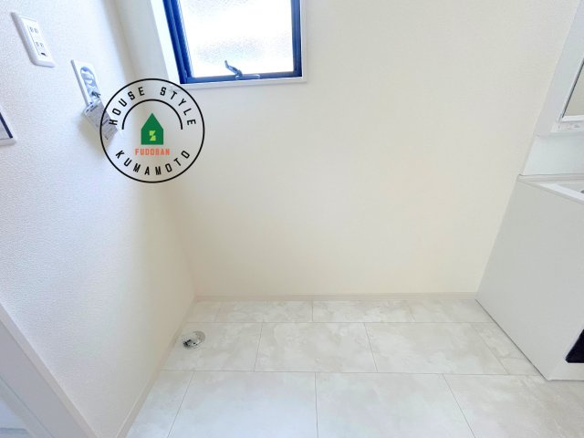 熊本県菊池市泗水町永第1₋2棟(1号棟)の内観：施工例|ランドリースペースとなります。広々して有効的にご使用できます。 