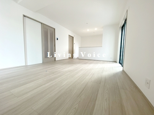 【居間・リビング】 | 【仲介手数料０円】平塚市西八幡4丁目　新築一戸建て　B号棟　全2棟 | 平塚市西八幡4丁目　新築一戸建て　全2棟