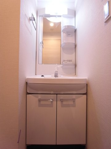 リブリ・サンヴィレッジ26の洗面所|忙しい朝には欠かせない洗面所です