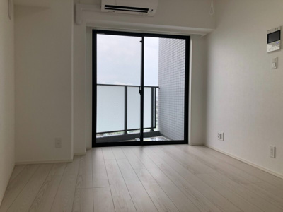 【居間・リビング】 | クレイシア横浜NORTH | 二面採光で明るいお部屋♪