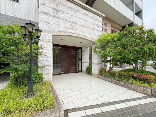 ドルチェヴィータ新大阪のエントランス