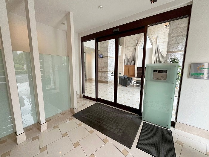 ドルチェヴィータ新大阪のエントランス