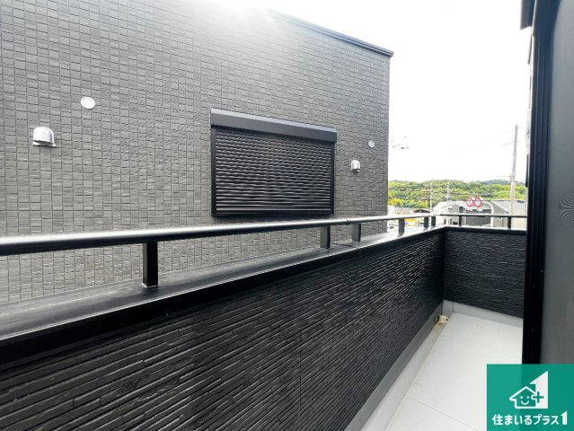 貝塚市水間　新築一戸建てのバルコニー|ワイドバルコニーは洗濯物を干すスペースが広いのでご家族が多くても安心！