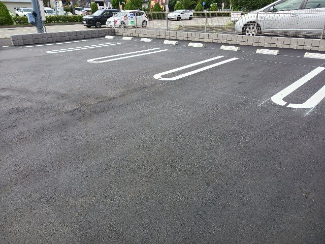 セレーノ　カーサの駐車場