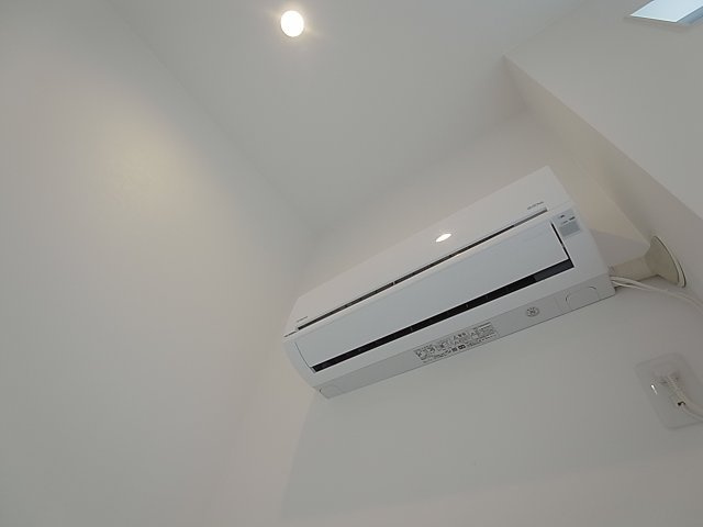 Maison De Istiklalの設備|天井も高くエアコンも照明も付いてます