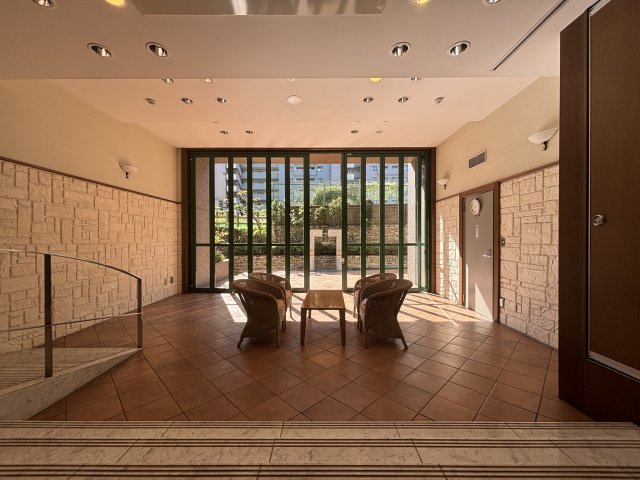 ファミールスクエア国分寺のロビー