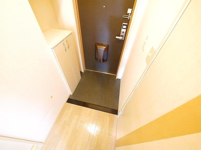 ゴールド・クレストの玄関|収納もある玄関です
