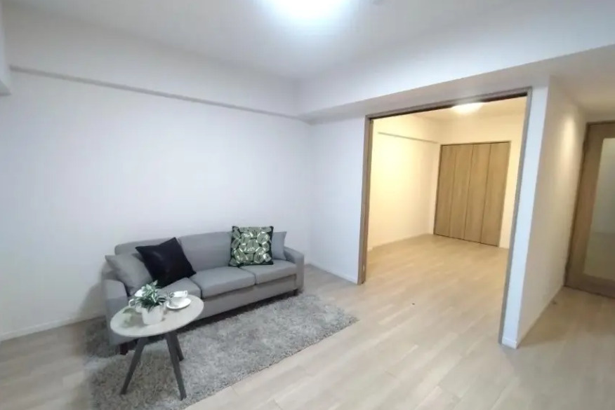 ジェイパーク北千住モナクレイスの居間・リビング|こちらのリビングで趣味の時間をお楽しみください