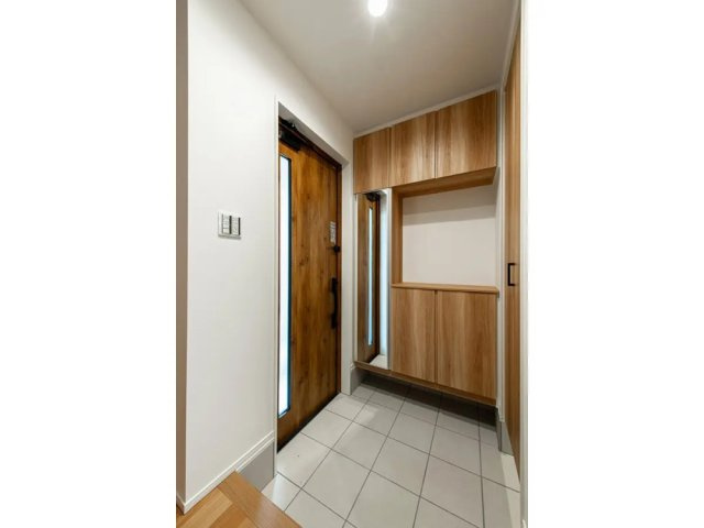 大津市下阪本２丁目２号地新築戸建の玄関