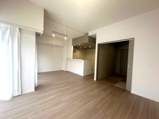 アイムふじみ野東弐番館の居間・リビング|こちらの居間で趣味の時間をお楽しみください