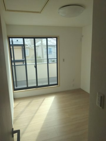 西東京市南町一丁目戸建の洋室|個人の部屋や寝室として使える洋室です