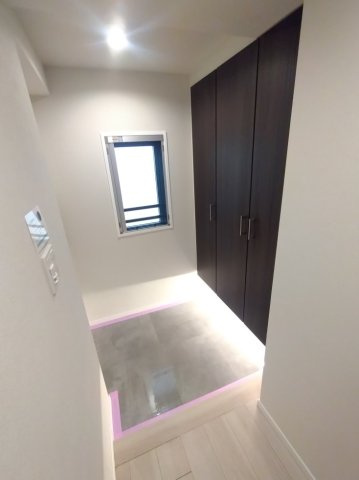 ベイマークスクエアプラザコートの玄関|明るい玄関です