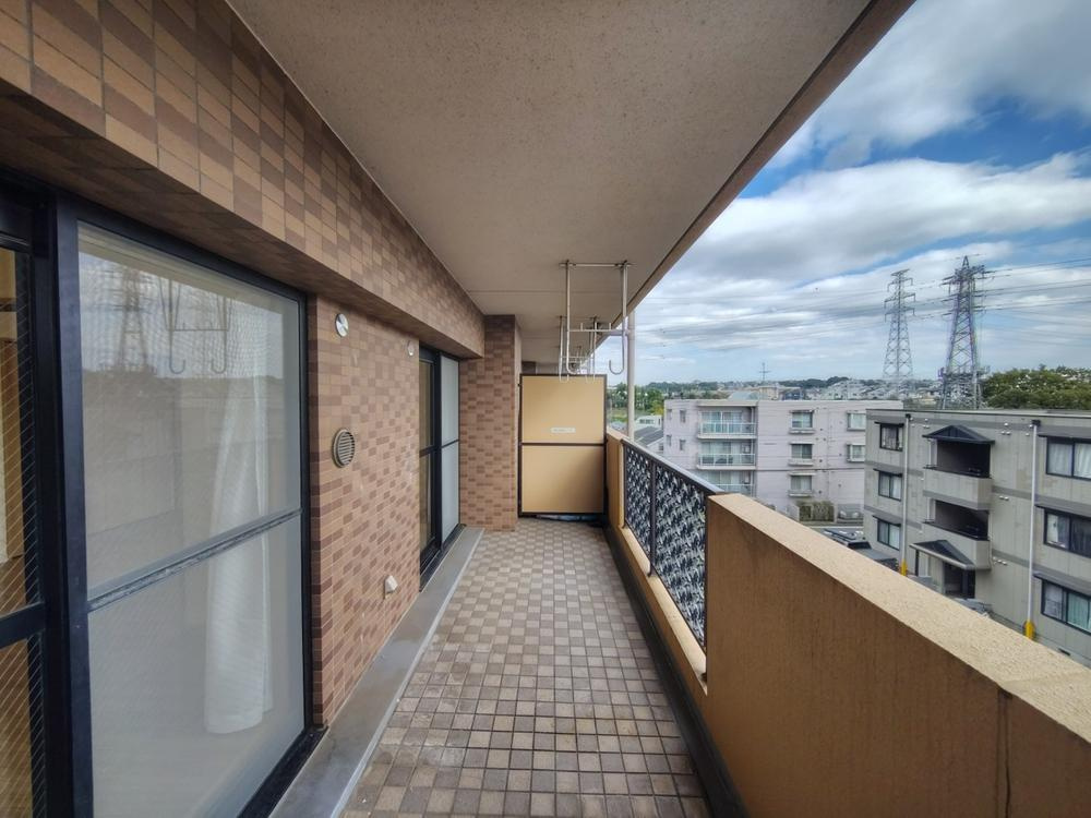 ダイアパレス聖蹟桜ヶ丘のバルコニー|暖かな日差しのふりそそぐバルコニー