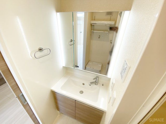 ｐｌｕｍｅの洗面所|大きな鏡の洗面台です！