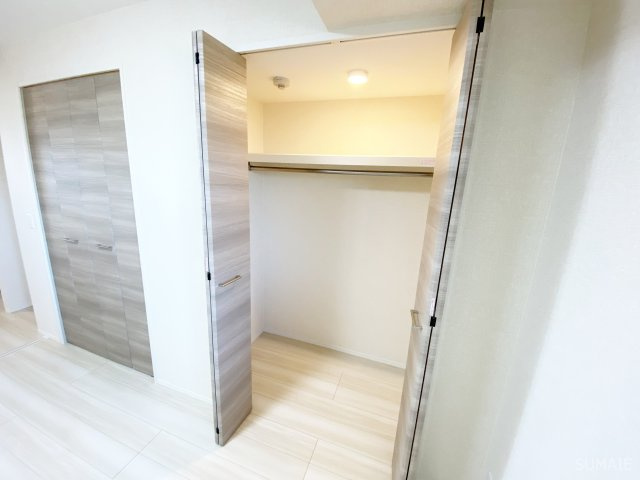 ｐｌｕｍｅの収納|照明付きのクローゼット☆