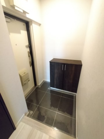 千葉グランドハイツの玄関|収納もある玄関です