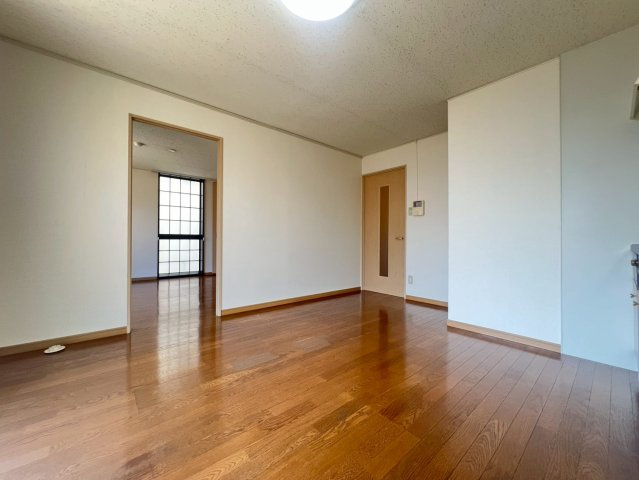 ヴィフォレストⅡの居間・リビング