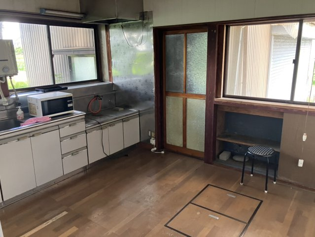 砺波市東保　中古住宅のキッチン