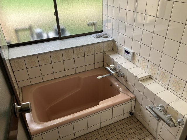 砺波市東保　中古住宅の浴室