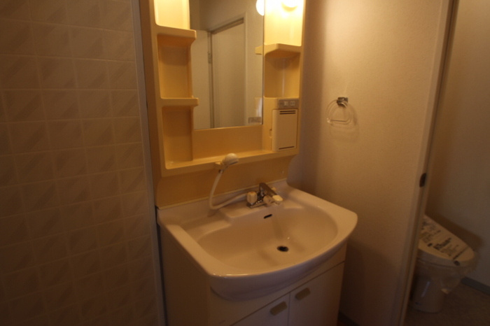 ハイツNINOWARI　A棟の洗面所