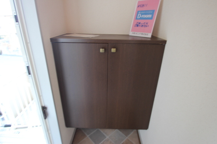 ハイツNINOWARI　A棟の玄関