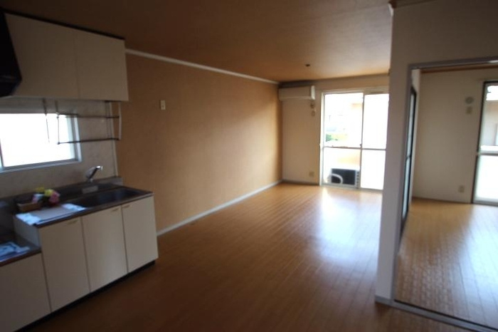 ハイツNINOWARI　A棟の居間・リビング