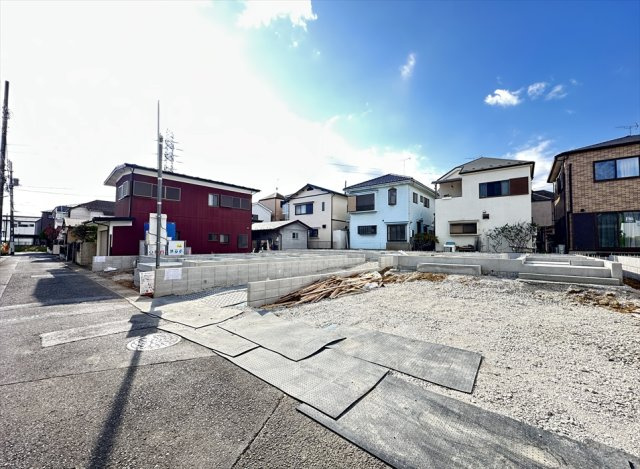 【外観】 | 富士見市水谷東1丁目　新築一戸建住宅　全4棟　(志木本店) | 販売現地／2025年12月6日撮影　
水谷東小学校まで徒歩10分、水谷中学校まで徒歩10分でお子様の通学に便利な住環境