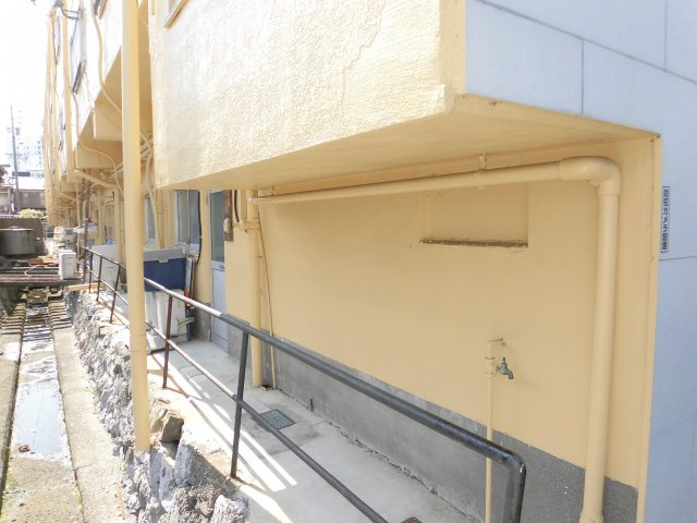 大運寺ビル貸店舗の外観