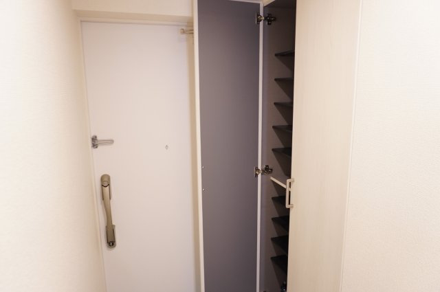 ベルドゥムール北越谷駅前の玄関