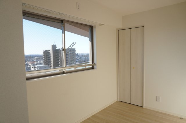 ベルドゥムール北越谷駅前の洋室