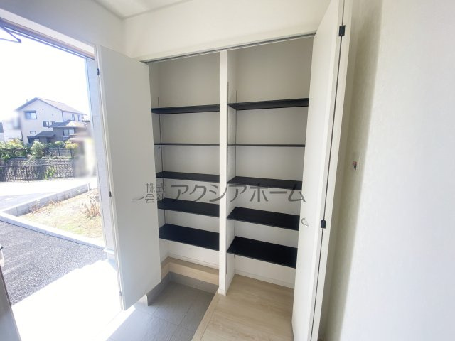 所沢市久米・全3棟　新築一戸建　1号棟　～駐車並列2台～の収納