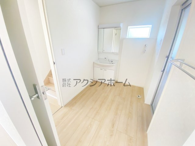 所沢市久米・全3棟　新築一戸建　1号棟　～駐車並列2台～の独立洗面台