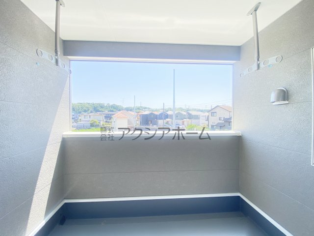 所沢市久米・全3棟　新築一戸建　1号棟　～駐車並列2台～のバルコニー