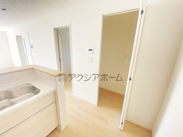 所沢市久米・全3棟　新築一戸建　1号棟　～駐車並列2台～の収納|パントリー