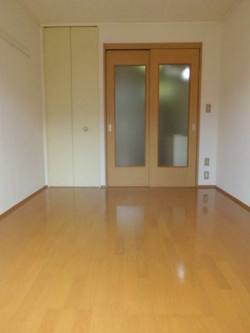 シティハイム　パンジーの居間・リビング|南向き日当り良好　洋室フローリング