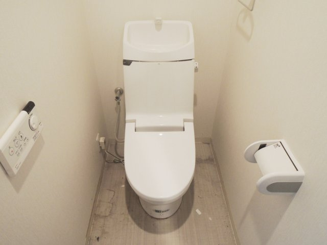 アン・ボルヌのトイレ|※別号室の参考写真です。