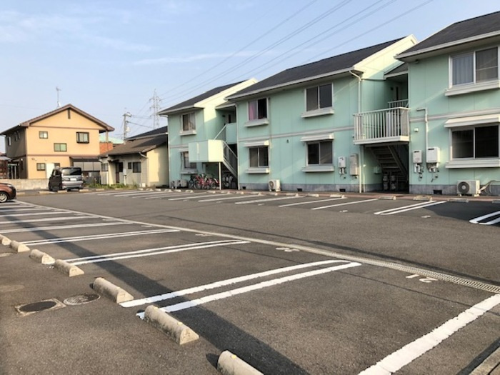 プリオールエフ　A棟の駐車場
