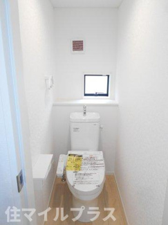 【トイレ】 | 郡山市大槻町三角田新築一戸建て5棟 | 落ち着いた色調のトイレです