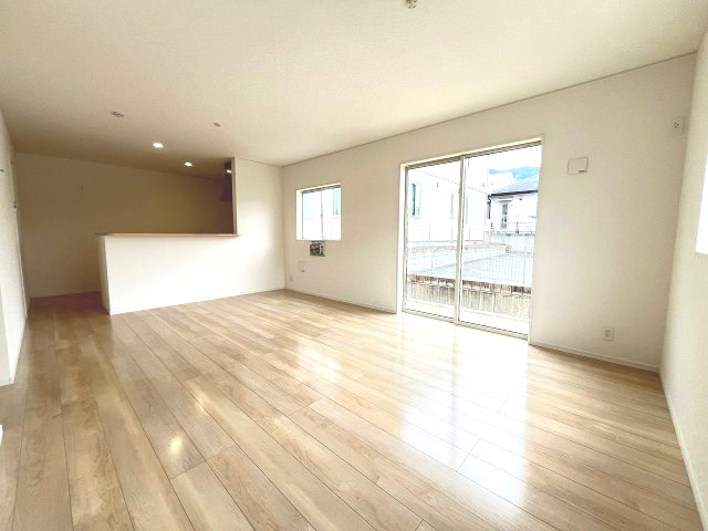 【居間・リビング】 | 大野城市乙金3丁目第3　1号棟（全1棟）【仲介手数料無料・0円】 | 現地写真。リビングです。