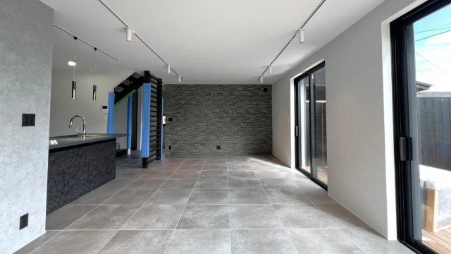 西軽井沢 追分エリア サウナ付き3LDKの未入居戸建の居間・リビング