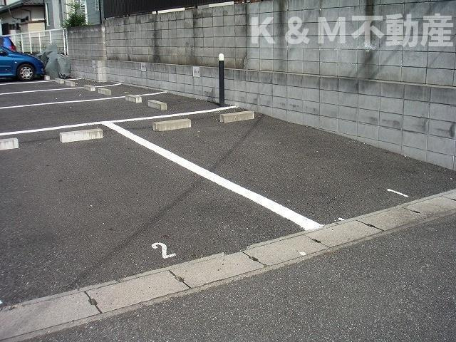 ウッドヴィレッジの駐車場|駐車スペースもあります