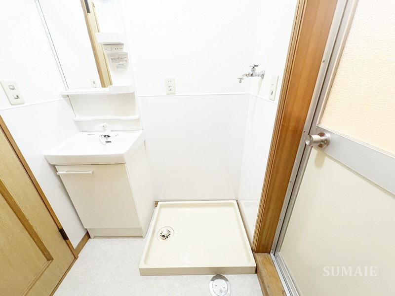 Kハウスの玄関|洗濯機置き場です☆