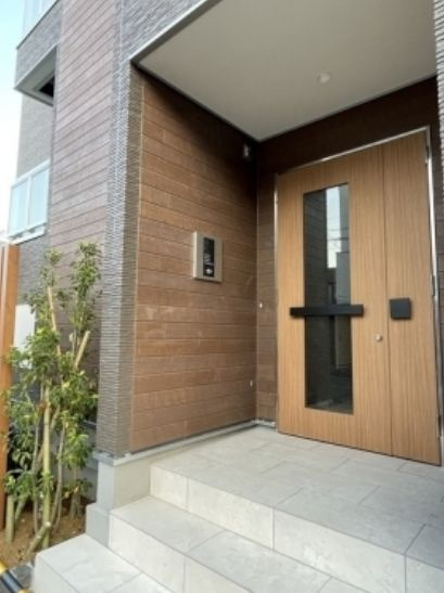 ヴィラ川口元郷のエントランス